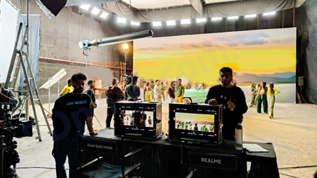 Realme Teams Up With Shah Rukh Khan as Brand Ambassador